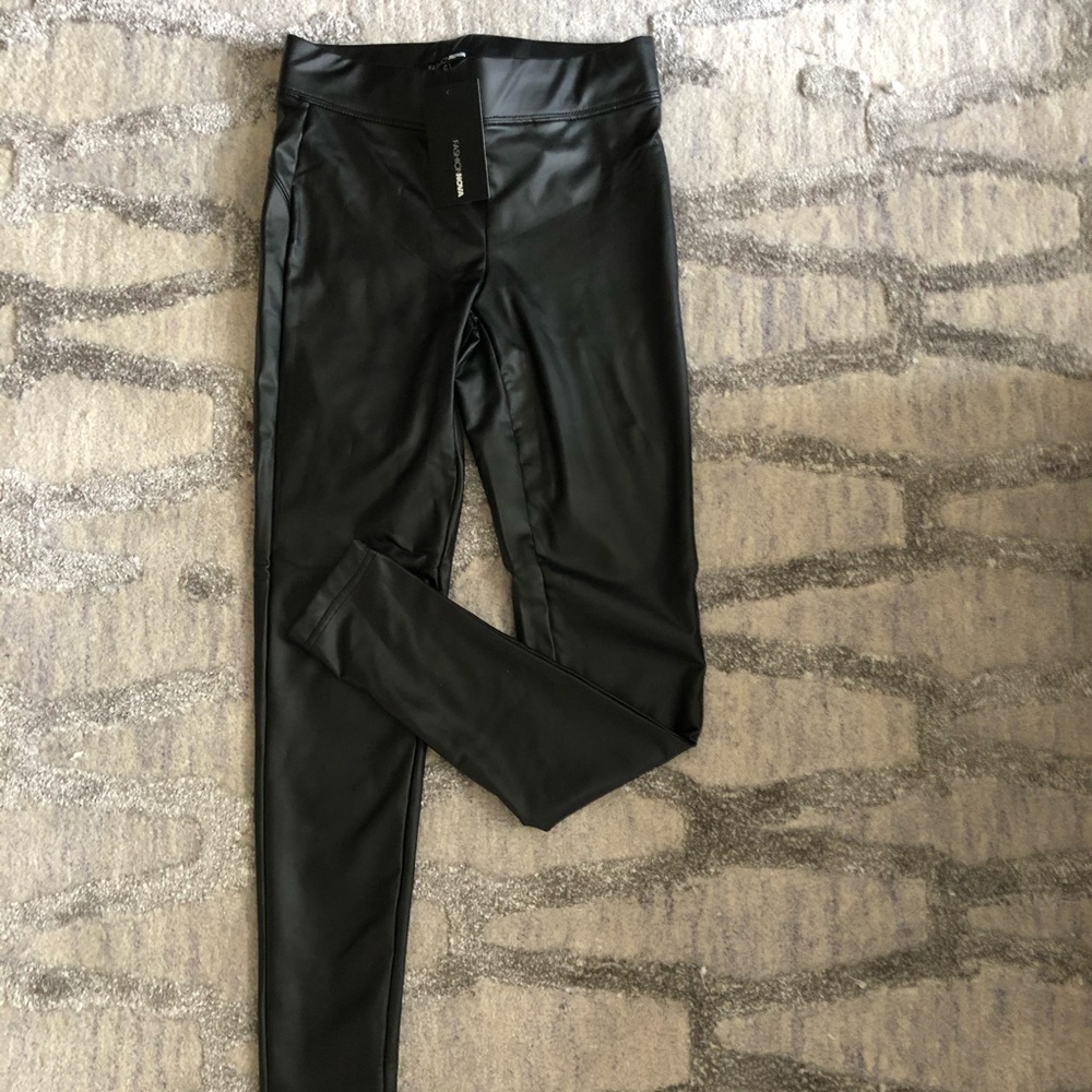 FASHION NOVA LEATHER LEGGING